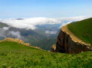 صعود تیم کوهنوردی مرکز  قلب و عروق شهید رجایی به ارتفاعات جنت رودبار،قله سماموس: عکس شماره 6 / 7